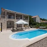 Sunny Oasis - Family Fun Orašac