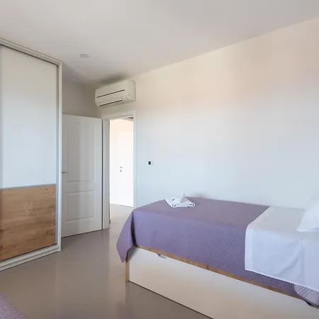 Sunny Oasis - Family Fun Holiday home