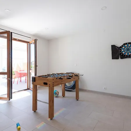 Sunny Oasis - Family Fun Holiday home