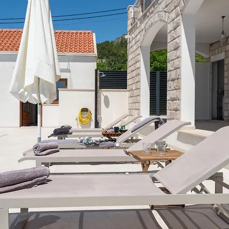 Sunny Oasis - Family Fun Orasac
