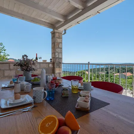 Sunny Oasis - Family Fun Holiday home