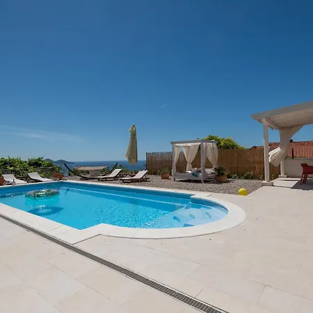 Holiday home Sunny Oasis - Family Fun *