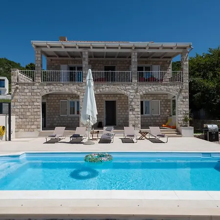 Sunny Oasis - Family Fun * Orasac