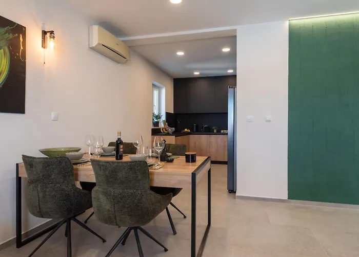 Sunny Oasis - Family Fun אורסאץ