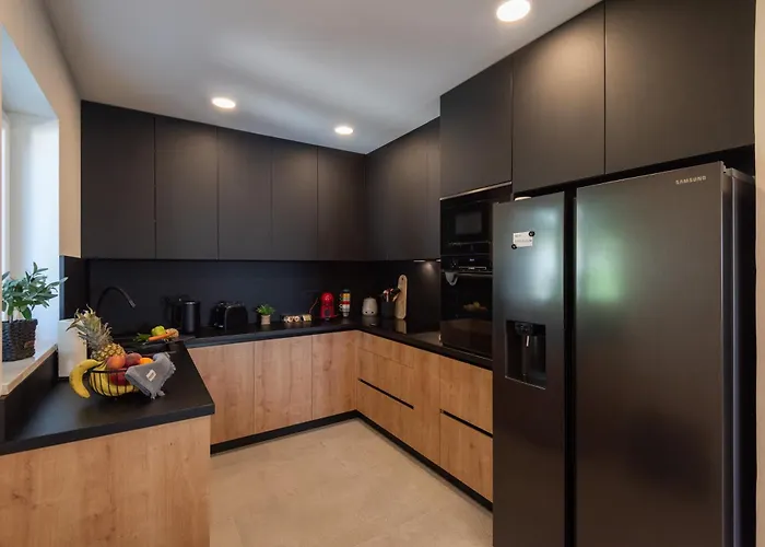 Sunny Oasis - Family Fun *