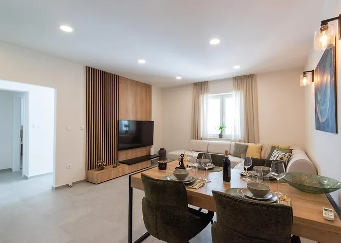 Sunny Oasis - Family Fun אורסאץ