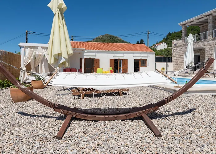 Sunny Oasis - Family Fun