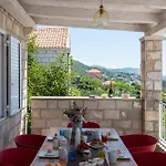 Sunny Oasis - Family Fun