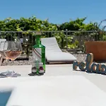 Sunny Oasis - Family Fun *