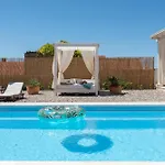Sunny Oasis - Family Fun *