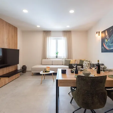 Sunny Oasis - Family Fun Tatil Evi Orasac