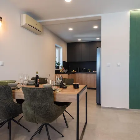 Sunny Oasis - Family Fun Orasac