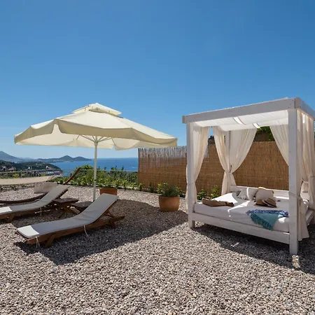 Sunny Oasis - Family Fun * Orasac