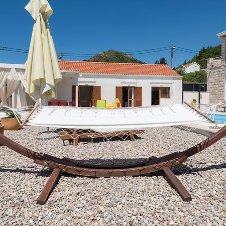 Sunny Oasis - Family Fun