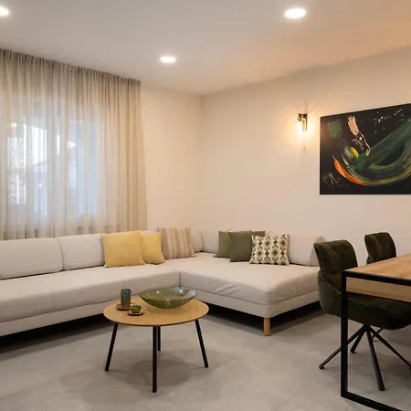 Sunny Oasis بيت للعطل