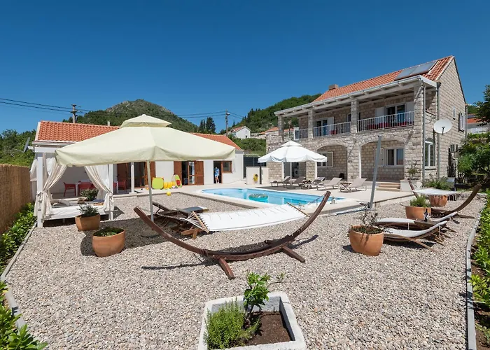 Sunny Oasis - Family Fun