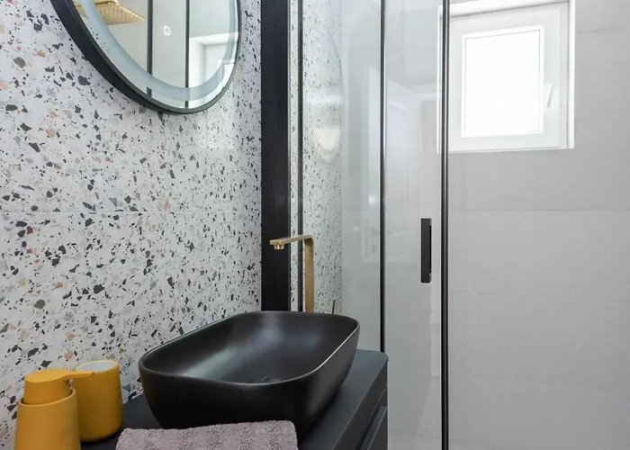 Sunny Oasis - Family Fun *