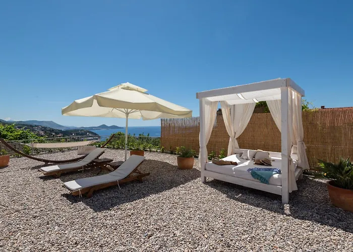 Sunny Oasis - Family Fun * Orašac