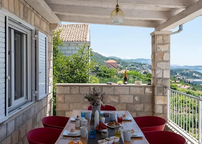 Sunny Oasis - Family Fun